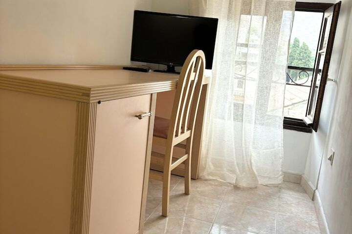 Room 42 of 193