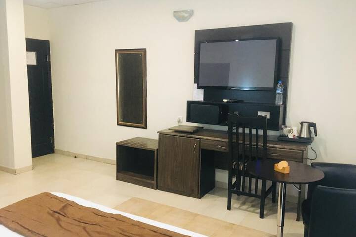 Room 10 of 42