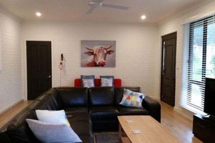 Room 4 of 9