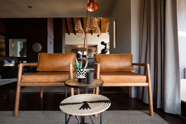 Lounge 177 of 196