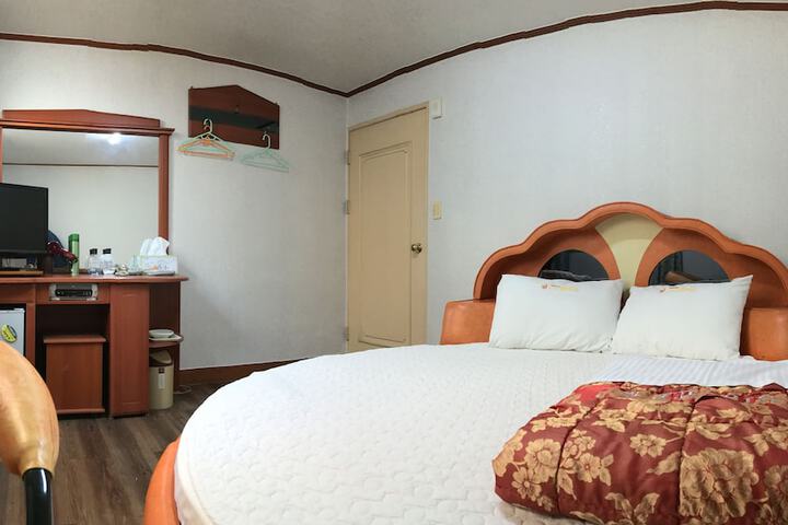 Room 12 of 22