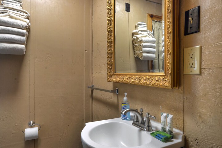 Room 84 of 204