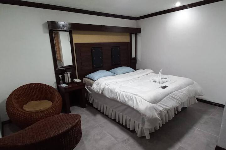 Room 4 of 13