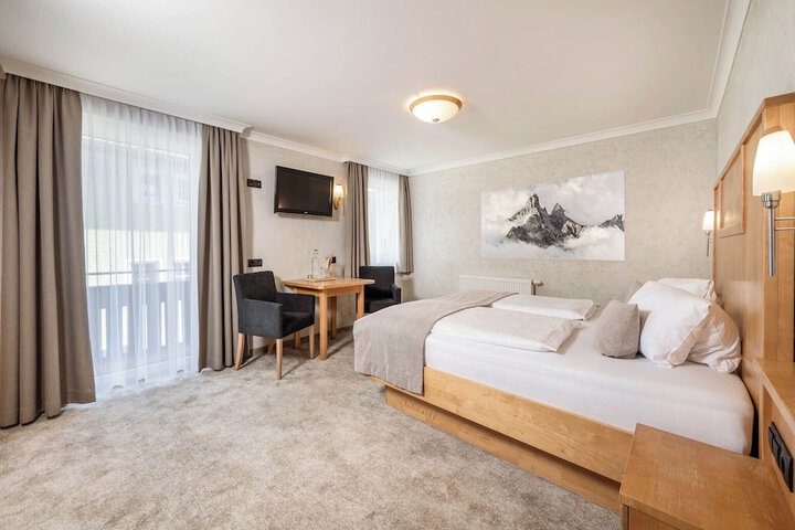 Room 16 of 108
