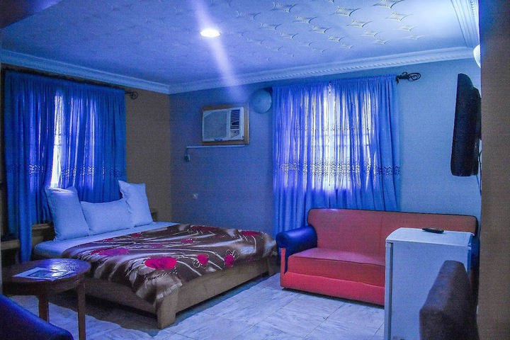 Room 5 of 28