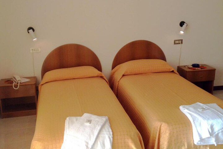 Room 26 of 60