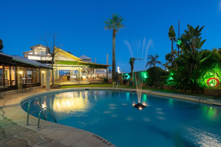 Hotel with Pool