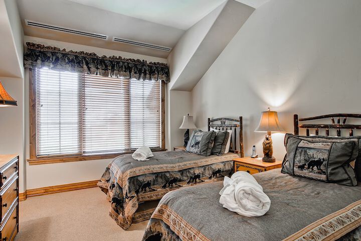 Room 4 of 209
