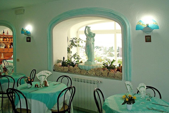 Dining 20 of 32