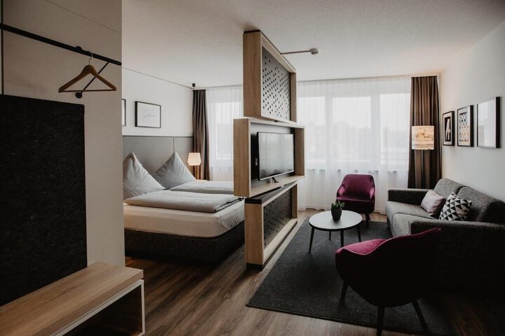 Room 16 of 51