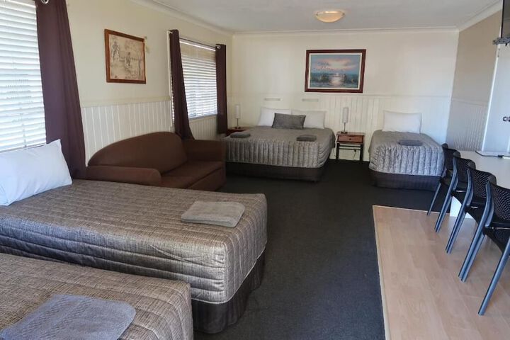 Room 11 of 25