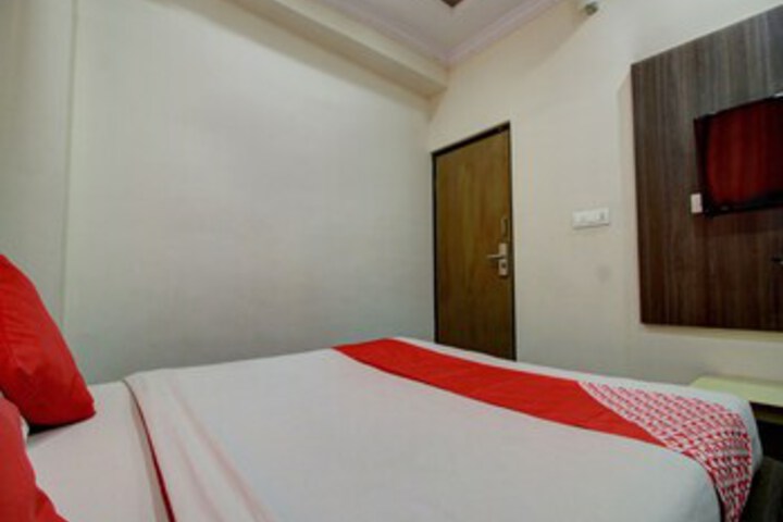 Room 32 of 38