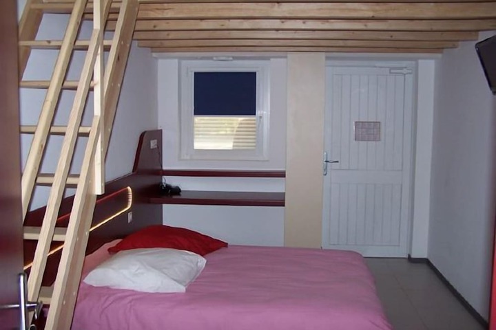 Room 6 of 38