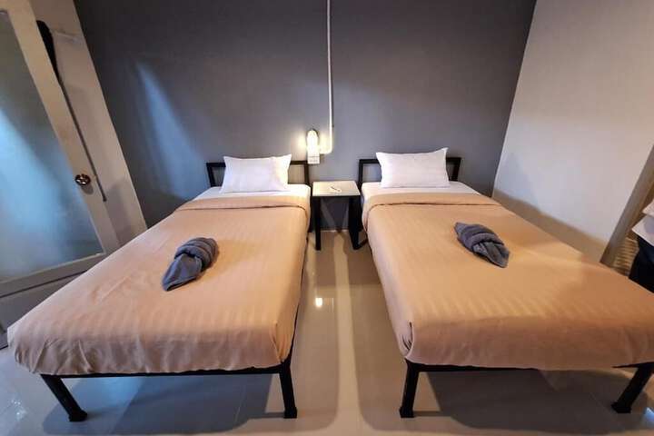 Room 19 of 38