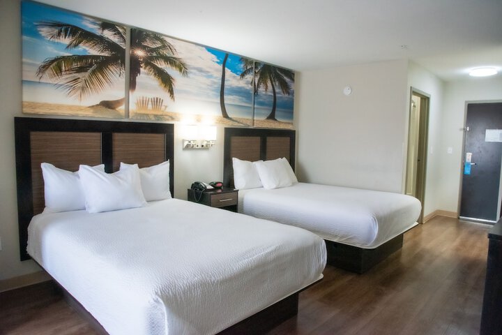Double Accessible Queen Size Bed (3 of 5)