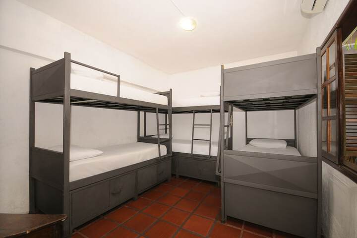 Room 5 of 32