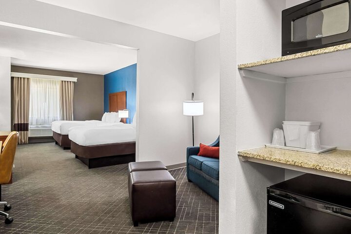 2 Queen Beds Suite (17 of 18)
