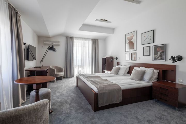 Room 11 of 49
