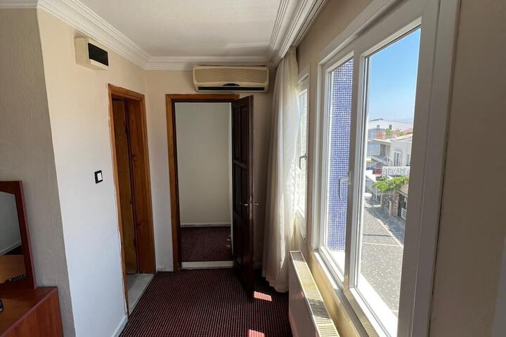 Room 11 of 11
