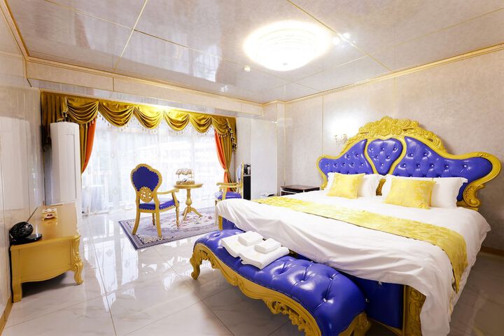 Room 26 of 185