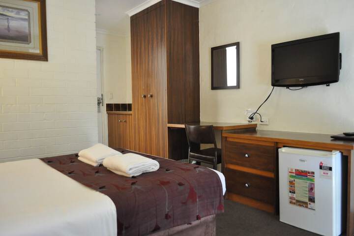 Room 10 of 42