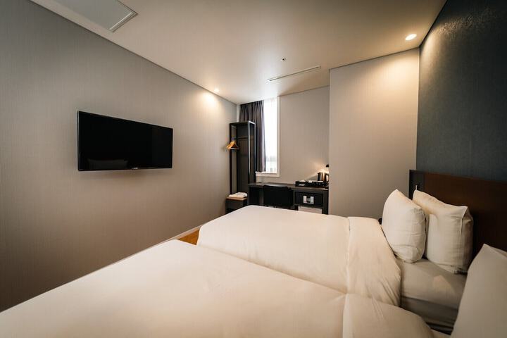 Room 19 of 57