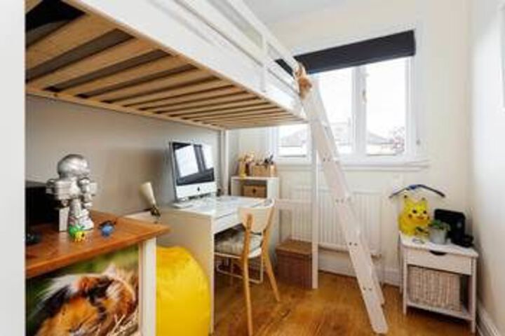 Room 10 of 18