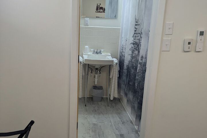 Room 25 of 46