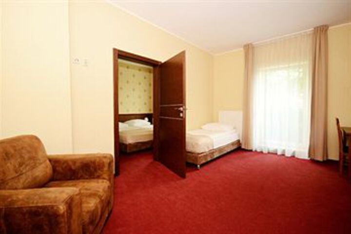 Room 27 of 38