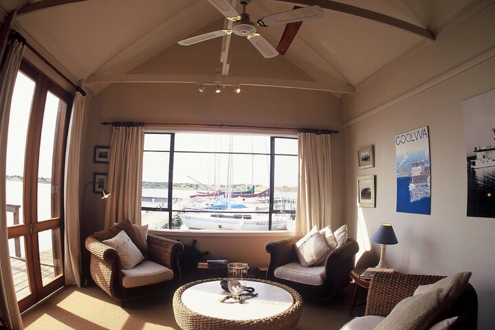Room 3 of 34