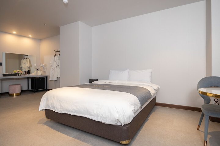 Room 5 of 23