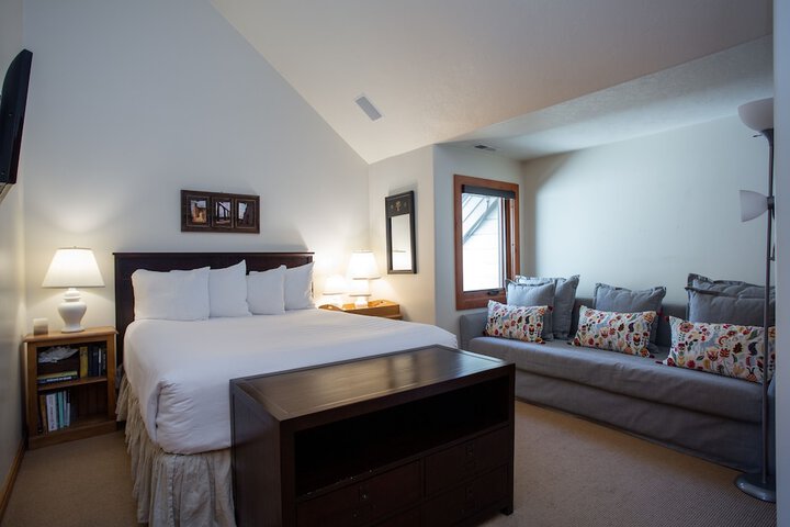 Room 28 of 364