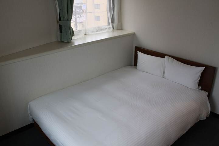 Room 8 of 32
