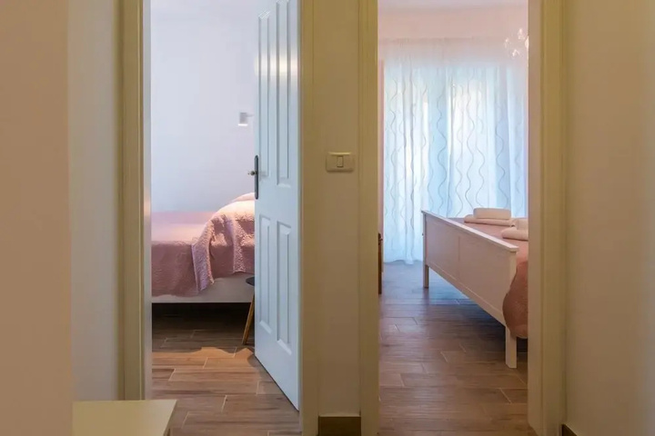 Room 2 of 17