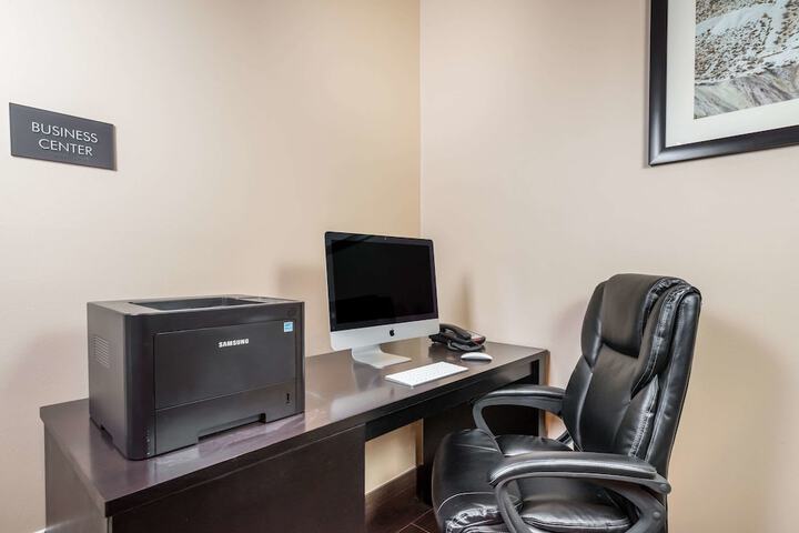 Business Center 26 of 29