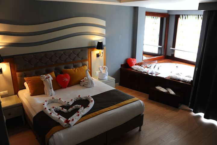 Room 8 of 64