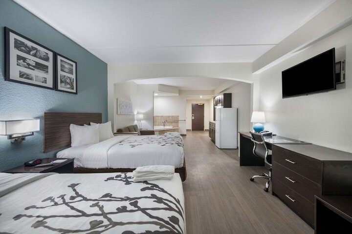 Queen Bed Accessible (18 of 22)