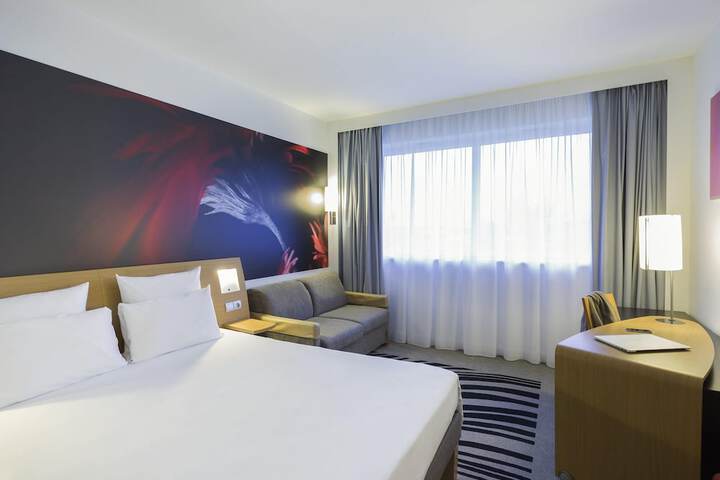 Room 93 of 278