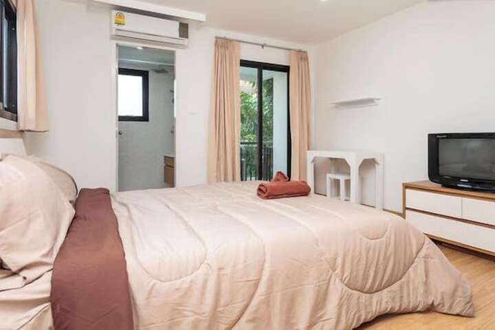 Room 10 of 42