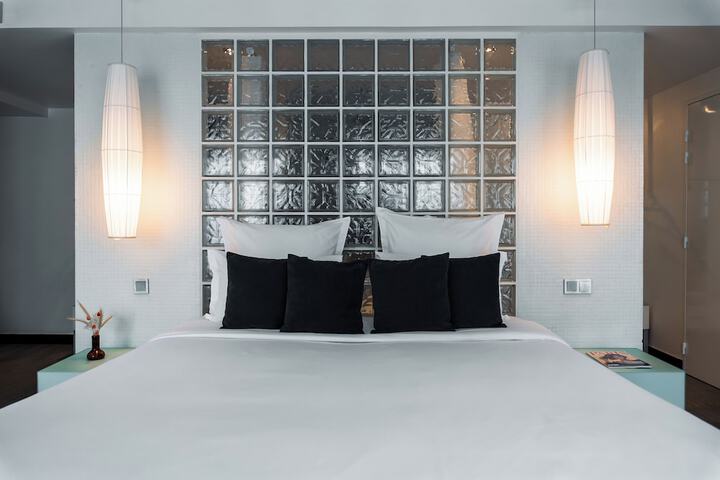 Room 10 of 52