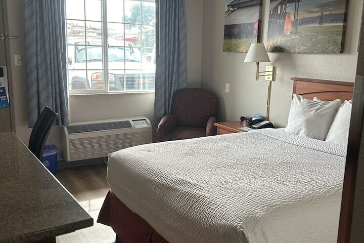1 Queen Bed (19 of 21)