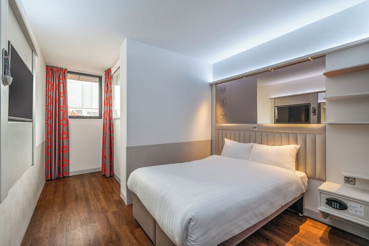 Room 13 of 47