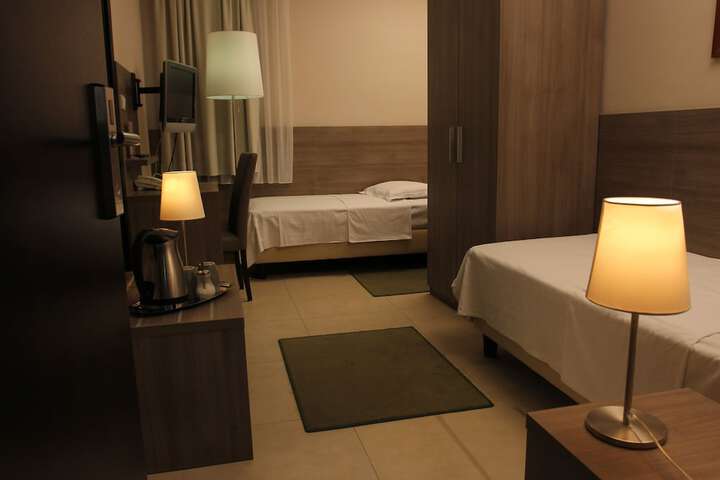 Room 8 of 40