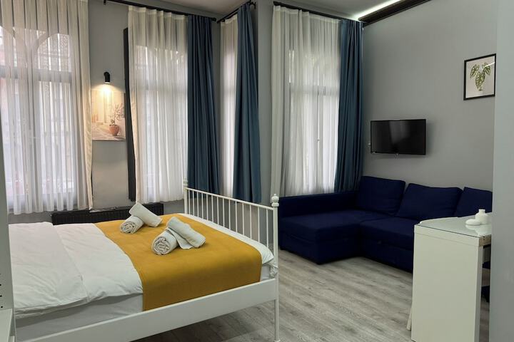 Room 12 of 82
