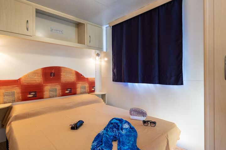 Room 4 of 40