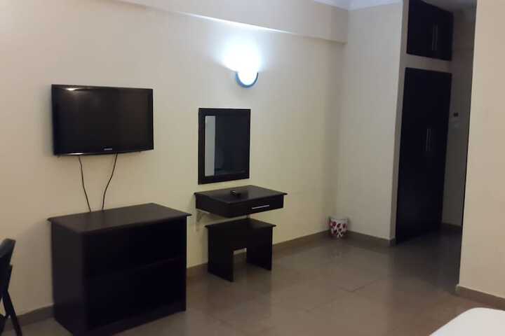 Room 13 of 38