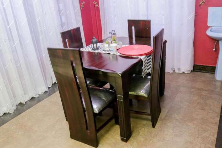 Dining 37 of 46