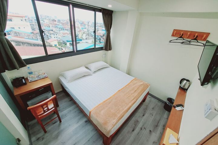 Room 2 of 13
