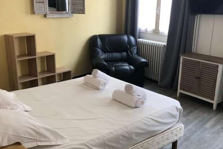 Room 2 of 19