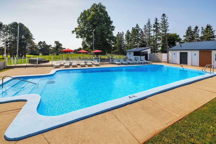 Hotel Pool